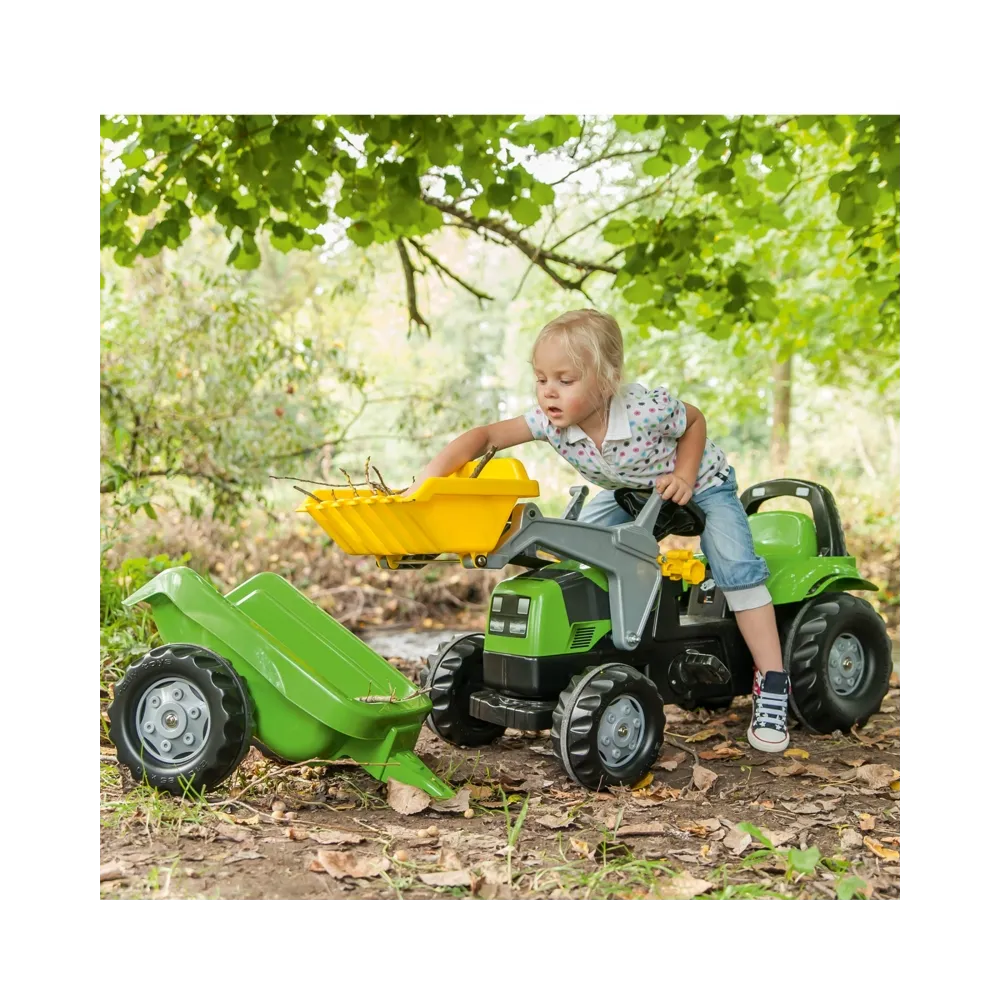 Kolorowy traktor dla małych farmerów z przyczepką i detalami