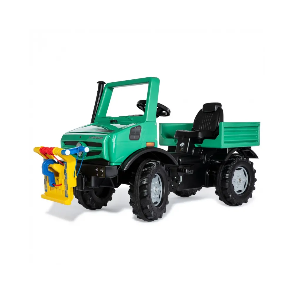 Dziecko bawiące się w samochodzie RollyUnimog Forst