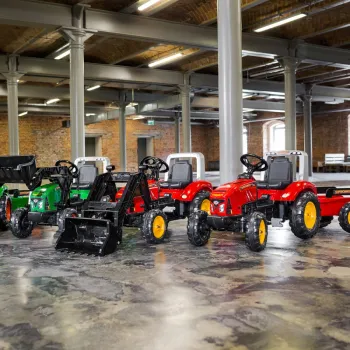 Zabawa w odgrywanie ról z traktor FALK i przyczepą