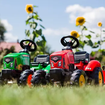 Dziecięcy traktorek FALK z odpinaną przyczepą w kolorze czerwonym