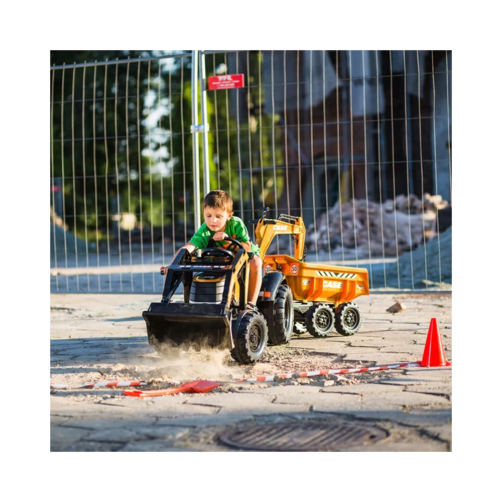 Zabawka traktor z klaksonem i ruchomą łyżką