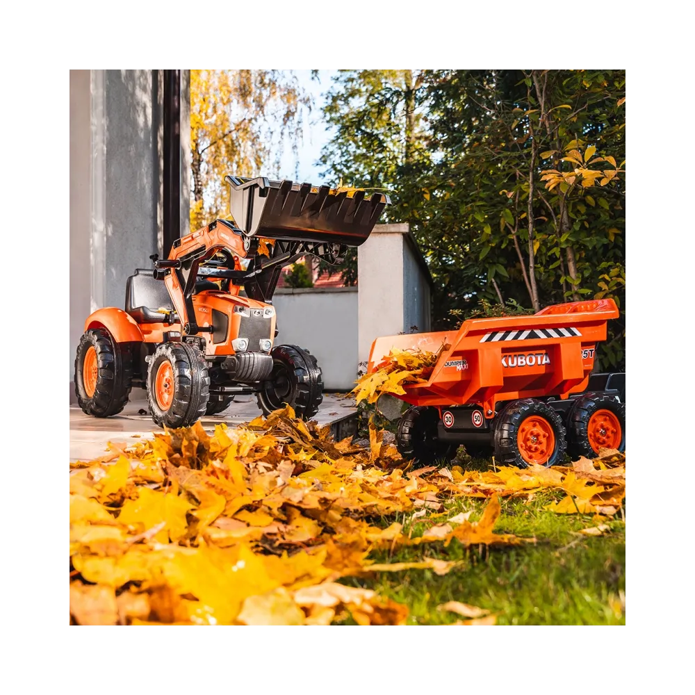 Zabawa na świeżym powietrzu z traktorkiem Kubota od FALK
