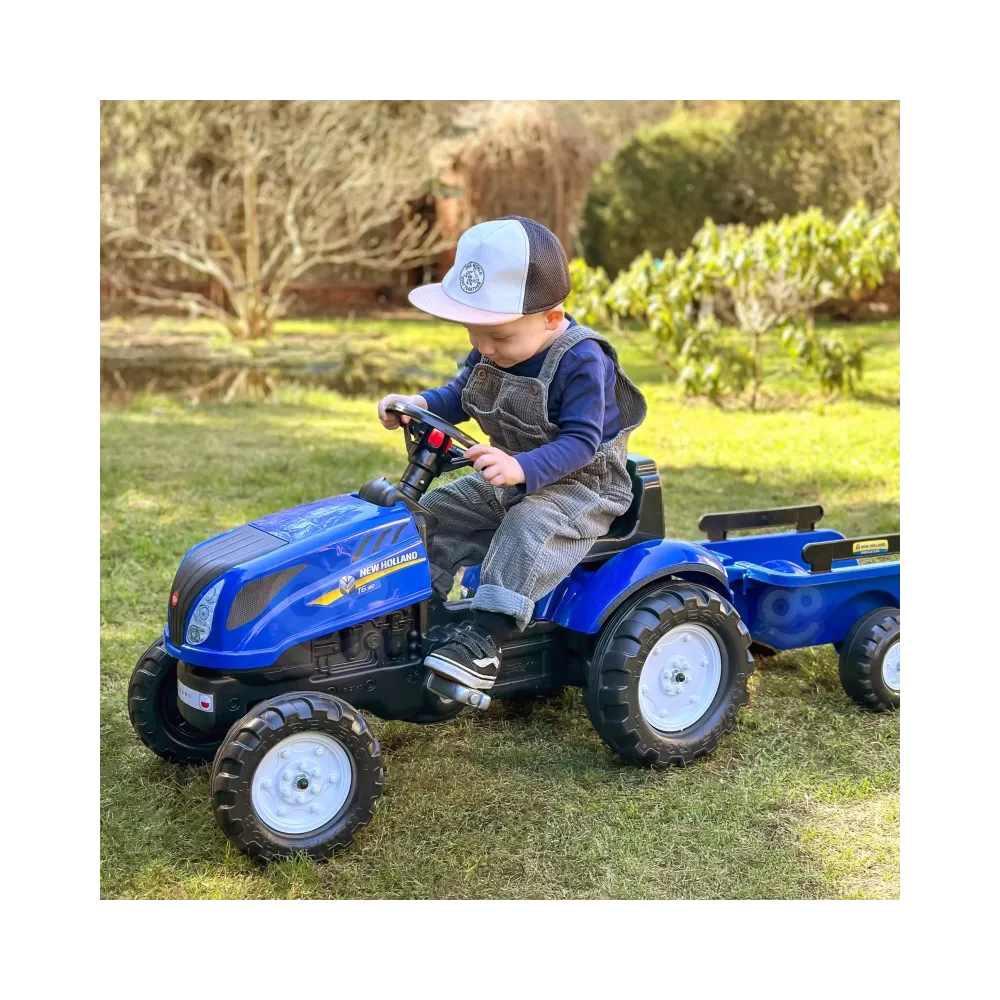 Duży traktor New Holland na pedały dla małych traktorzystów