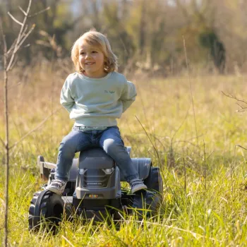Solidny traktor na pedały dla aktywnych dzieci