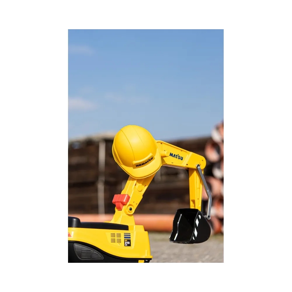 Zabawa z koparką rozwija motorykę i wyobraźnię.