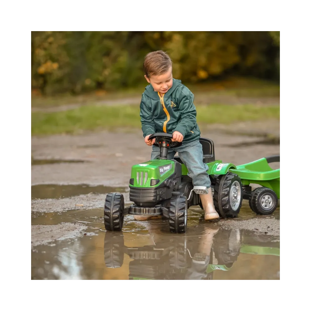 Duża przyczepa do traktora z pedałami