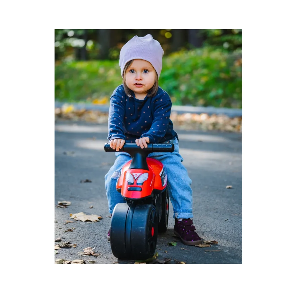 Jeździk FALK w akcji, rozwijający motorykę dziecka