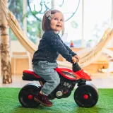 Stabilny jeździk dla maluchów od 1 roku życia w kolorze czerwonym