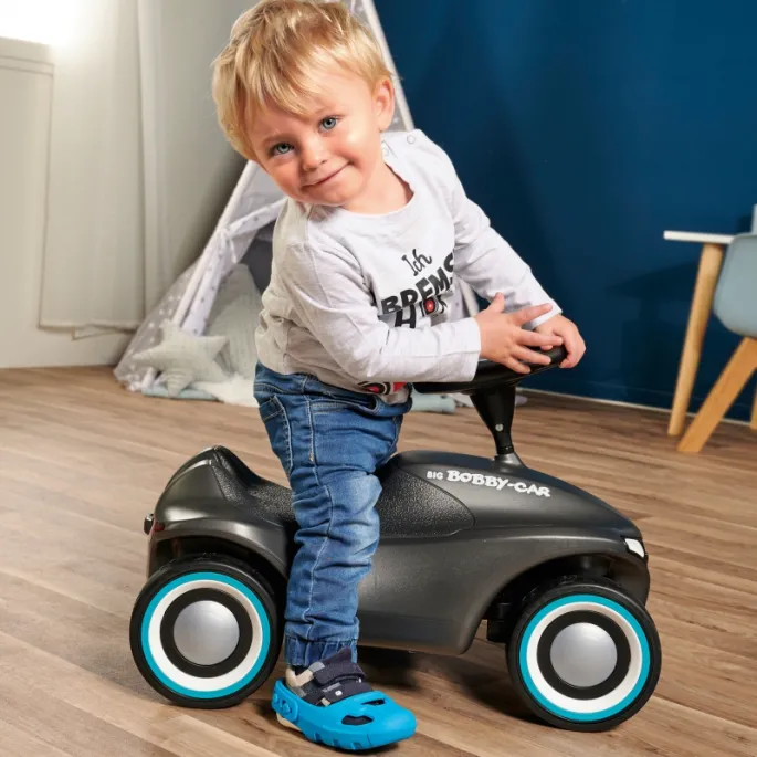 Niebieskie ochraniacze na buciki dla maluchów