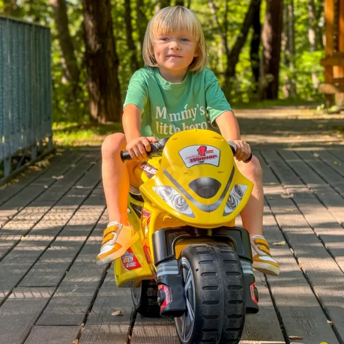 Dziecięcy motor biegowy z skrętnym kołem