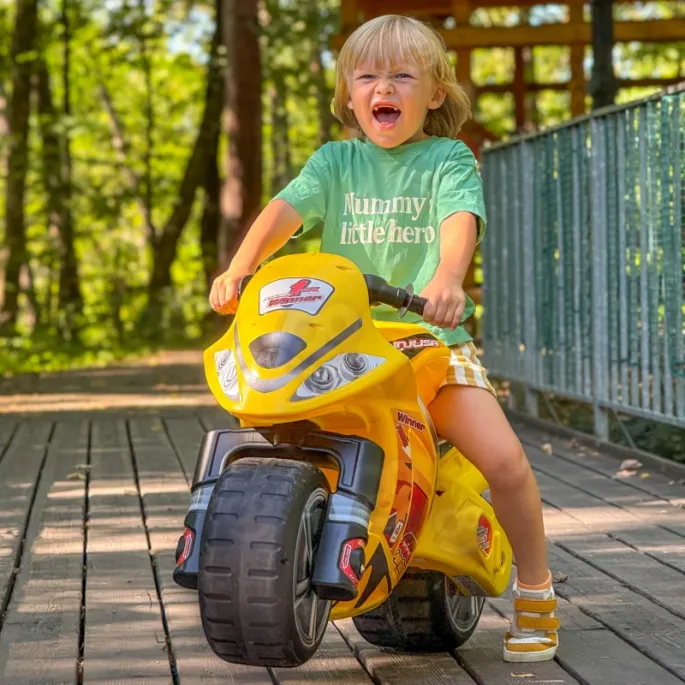 Sportowy jeździk dla dzieci od 3 lat