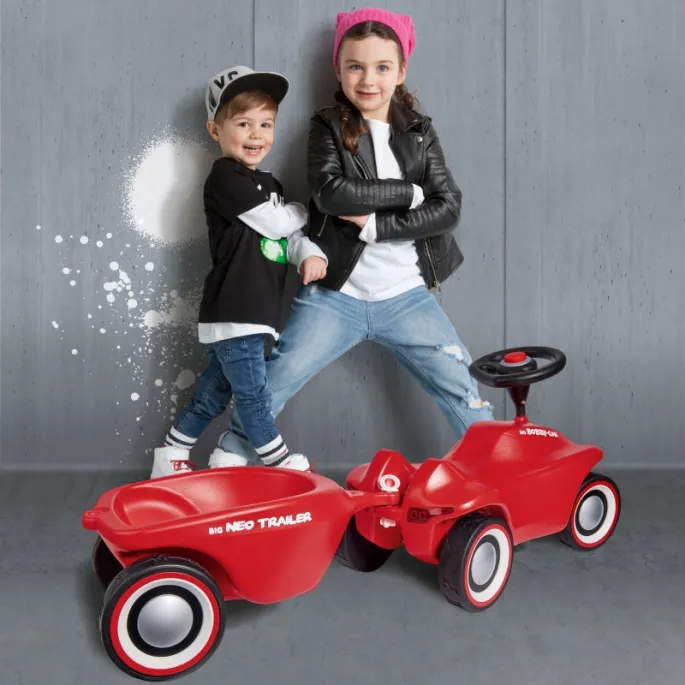 Bezpieczna przyczepka do transportu zabawek