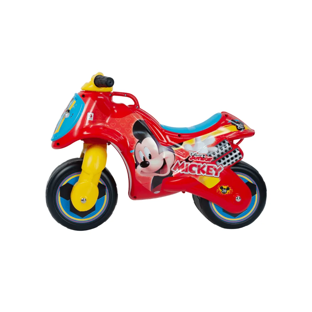 Wysokiej jakości naklejki IML na jeździku INJUSA.