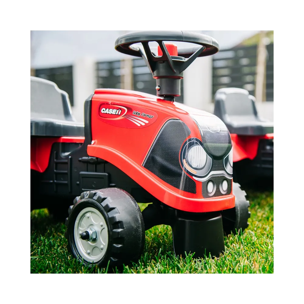 Bezpieczny traktorek z akcesoriami dla najmłodszych