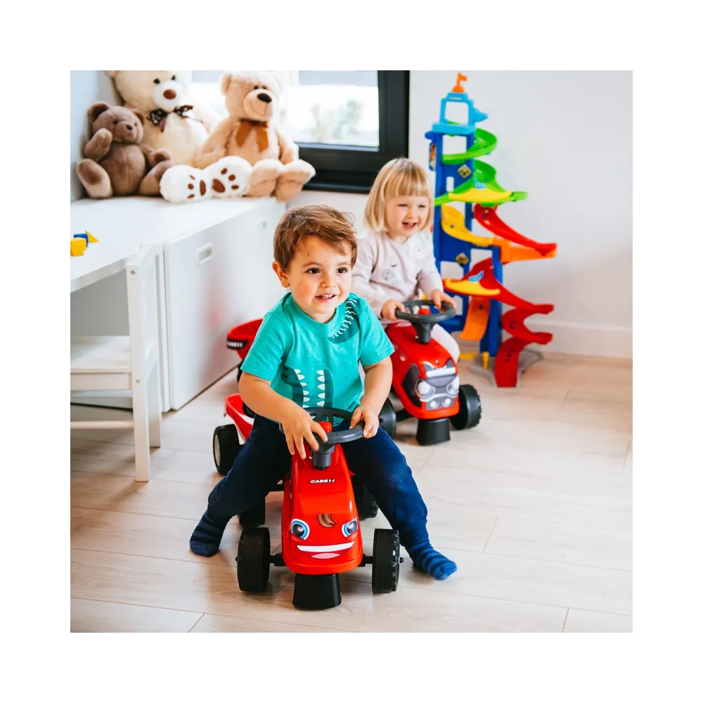 Traktorek Baby CASE IH rozwijający koordynację ruchową