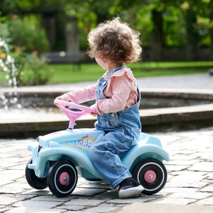 Bezpieczny jeździk z niskim środkiem ciężkości