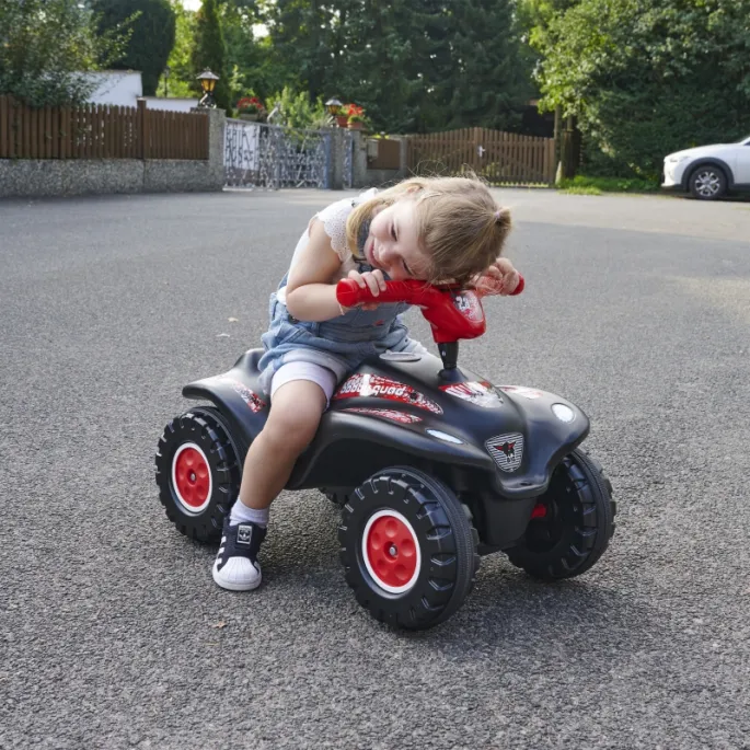 Funkcjonalny quad z klaksonem i hakiem