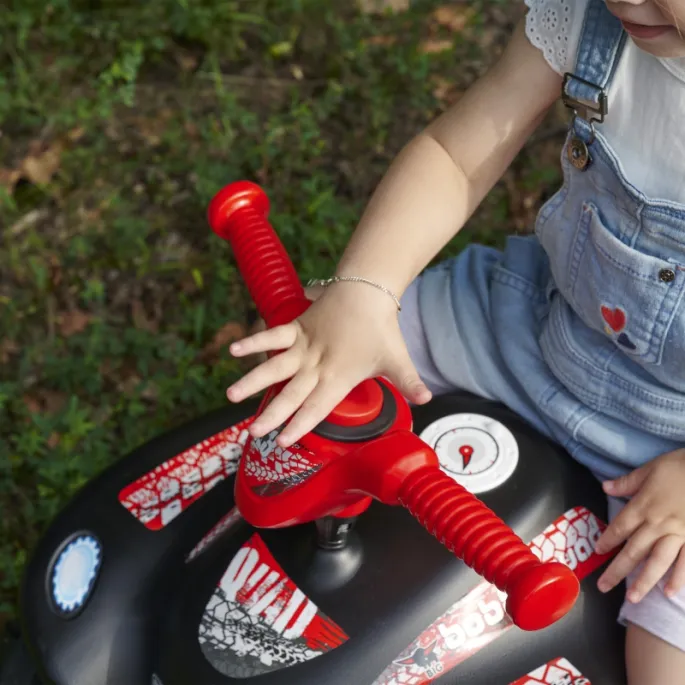 Jeździk rozwijający zdolności motoryczne dzieci