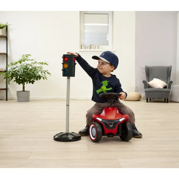 Edukacyjna zabawa w ruch uliczny z sygnalizacją