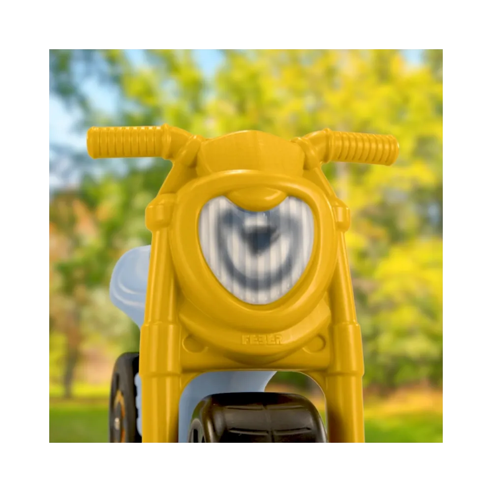 Zabawa z jeździkiem rozwijająca umiejętności motoryczne dzieci