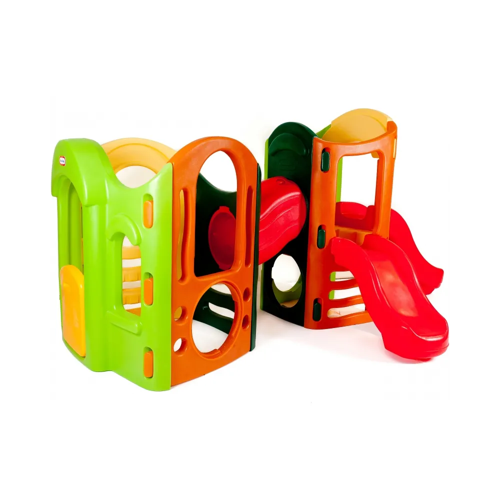 Dzieci bawią się na placu zabaw 8w1 Małpi Gaj od Little Tikes