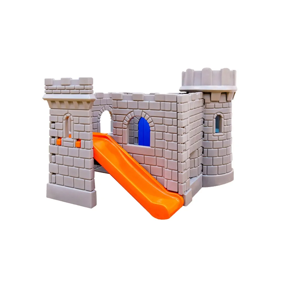 Klasyczny zamek ze zjeżdżalnią dla dzieci