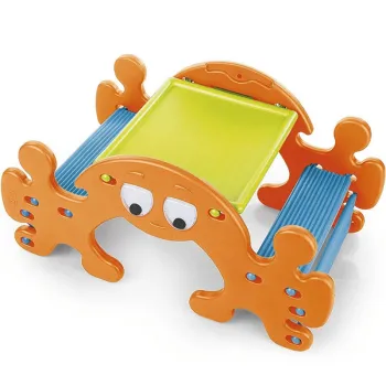 Funkcjonalny stolik do zabawy w ogrodzie