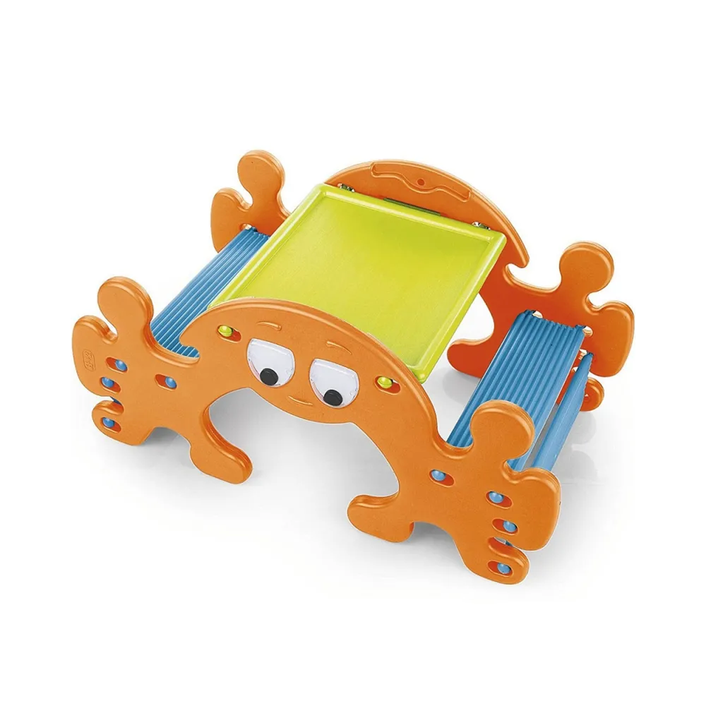 Funkcjonalny stolik do zabawy w ogrodzie