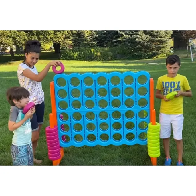 Gra strategiczna 4 kółka w linii firmy Feber na trawie