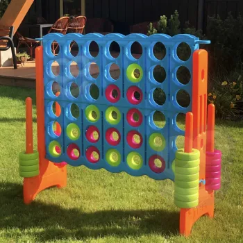 Zbliżenie na kolorowe kółka i planszę gry FEBER 4 in Line