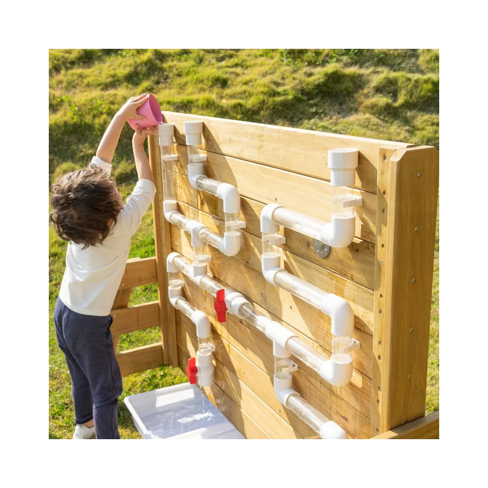 Zabawa z wodą i piaskiem dla maluchów