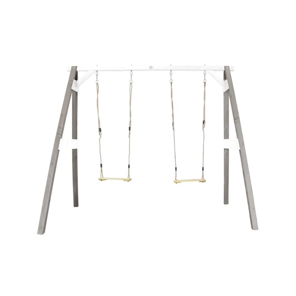 Widok huśtawki Axi na świeżym powietrzu, idealnej do zabawy