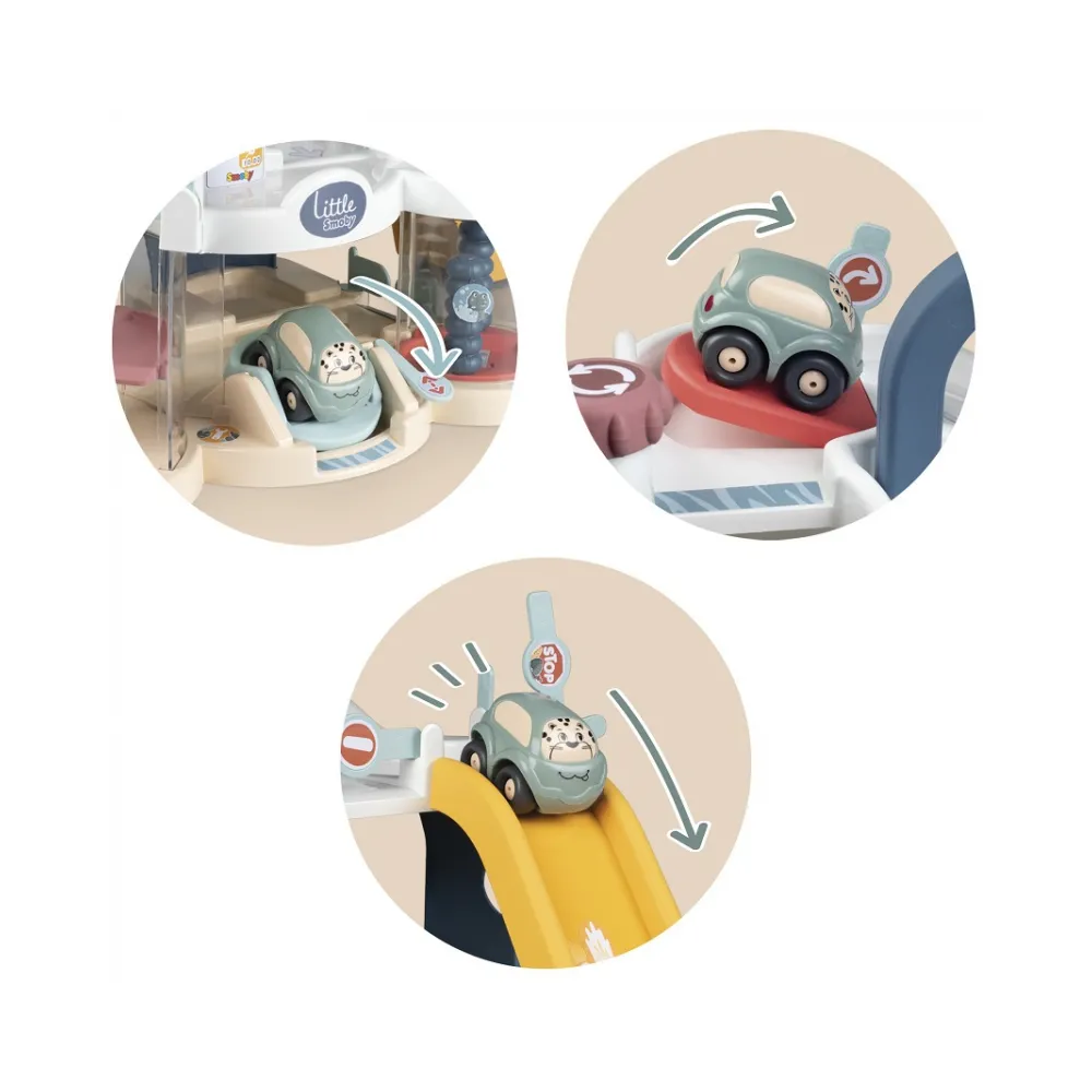 Myjnia samochodowa w garażu SMOBY z obracającymi się myjkami.