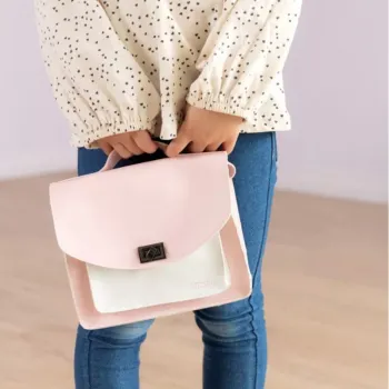 Dwie przegródki torebki dla łatwego przechowywania drobiazgów