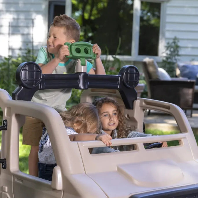 Bezpieczne tworzywo w kolorach inspirowanych safari