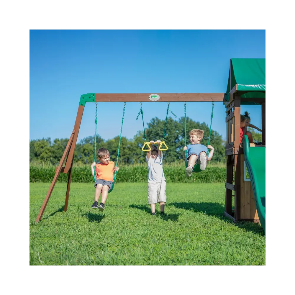 Huśtawki oponowe na placu zabaw Lakewood