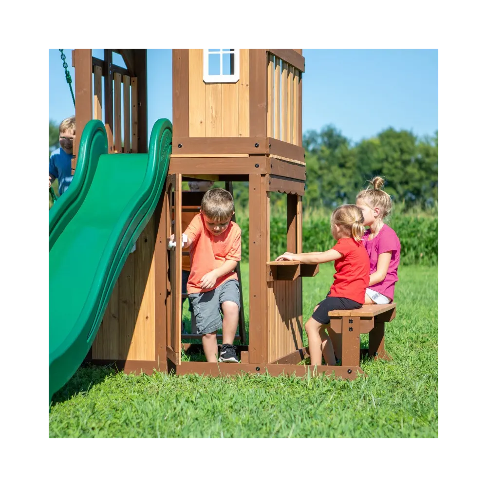 Zjeżdżalnia 244 cm na drewnianym placu zabaw