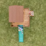 Zabawa na świeżym powietrzu w ogrodzie