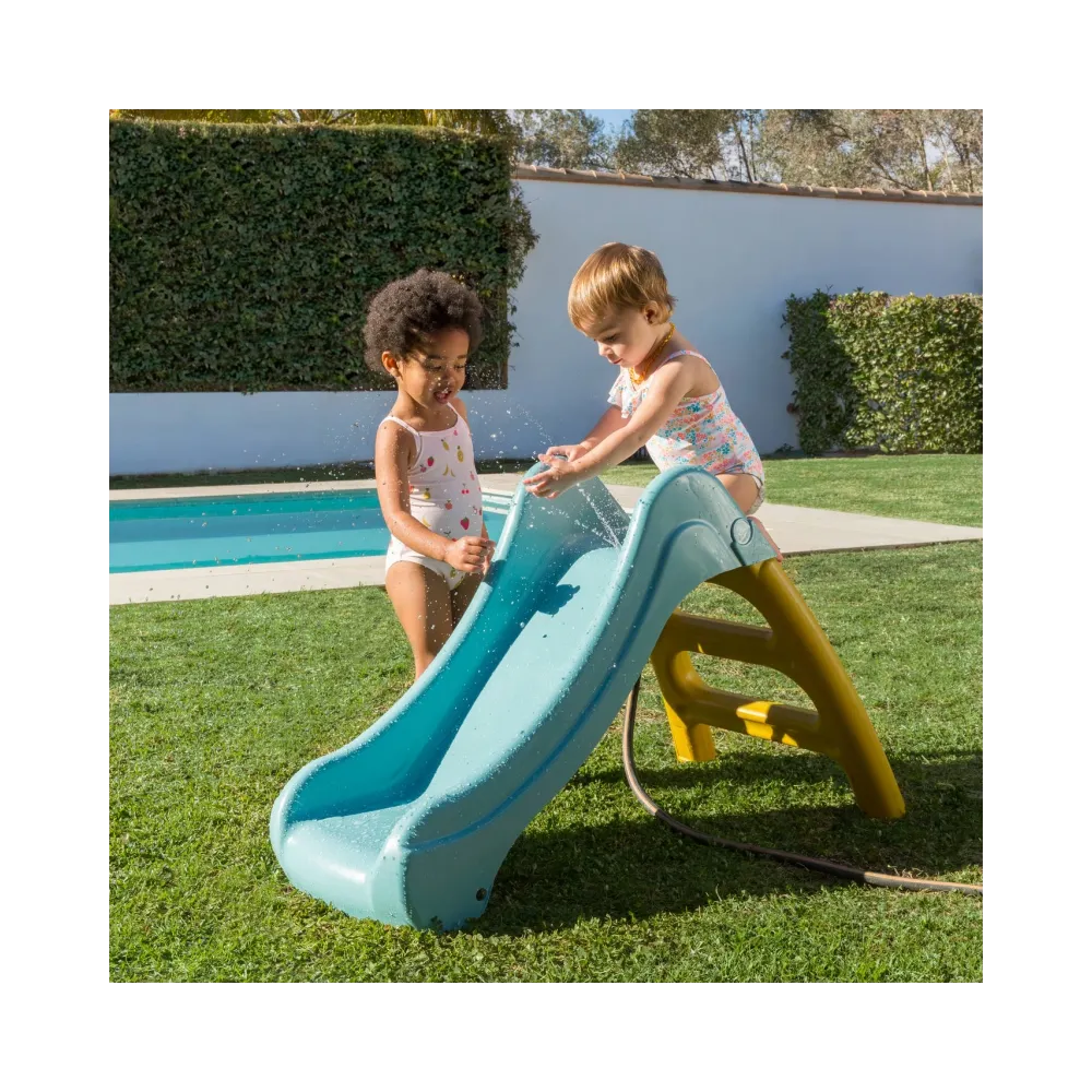 Zjeżdżalnia z funkcją wodnego placu zabaw