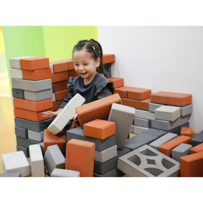 Zestaw klocków konstrukcyjnych na świeżym powietrzu