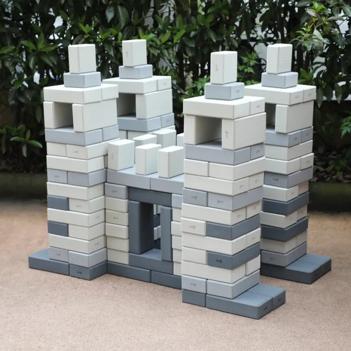 90 miękkich cegiełek do budowania, rozwijających wyobraźnię maluchów.