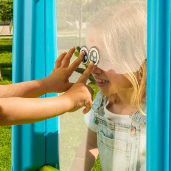 Kreatywna zabawa z przeźroczystą tablicą do rysowania