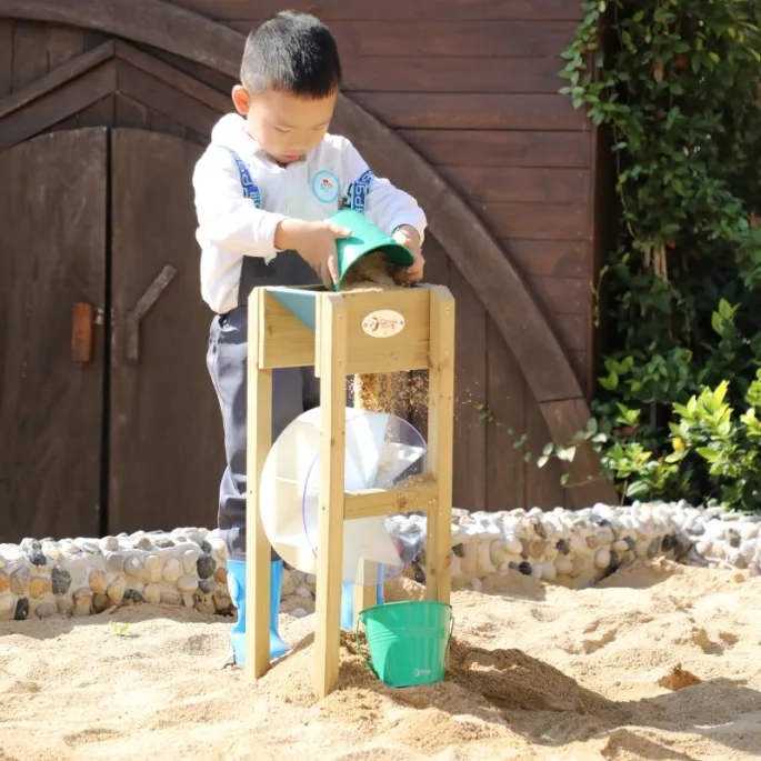 Drewniana zabawka do piaskownicy dla maluchów