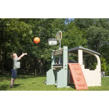 Zadaszony domek do relaksu na świeżym powietrzu