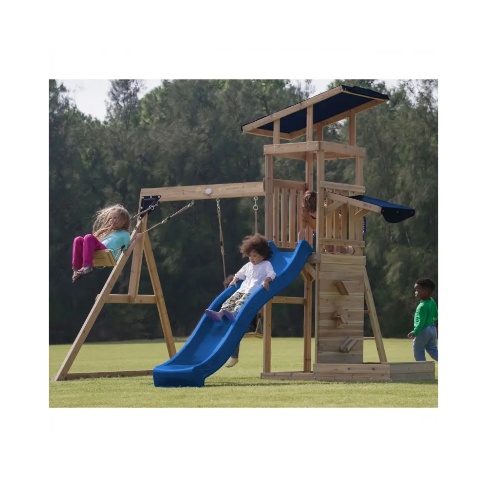 Wysoka zjeżdżalnia z możliwością podłączenia wody