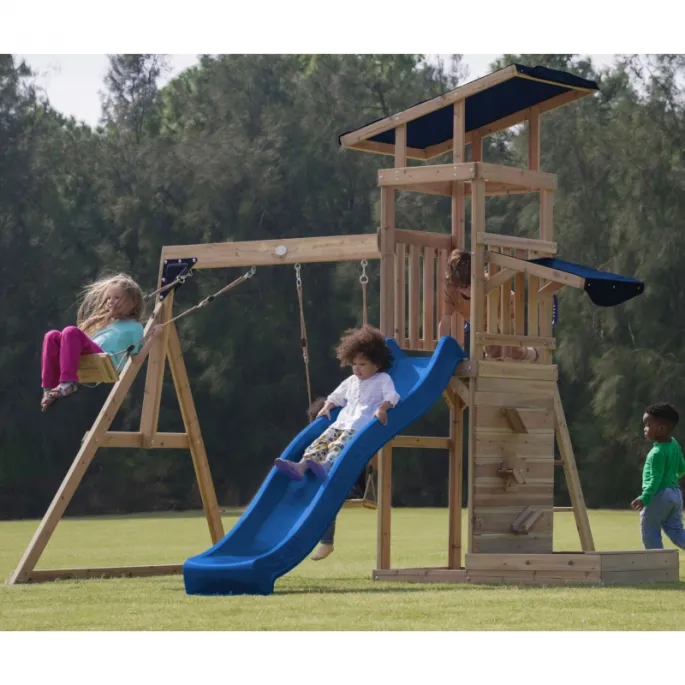 Wysoka zjeżdżalnia z możliwością podłączenia wody