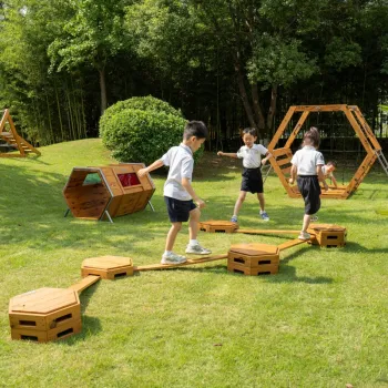 Bezpieczna drewniana zabawka wspierająca rozwój ruchowy