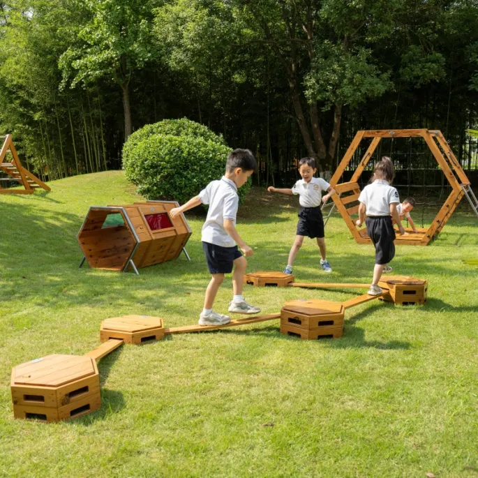 Bezpieczna drewniana zabawka wspierająca rozwój ruchowy