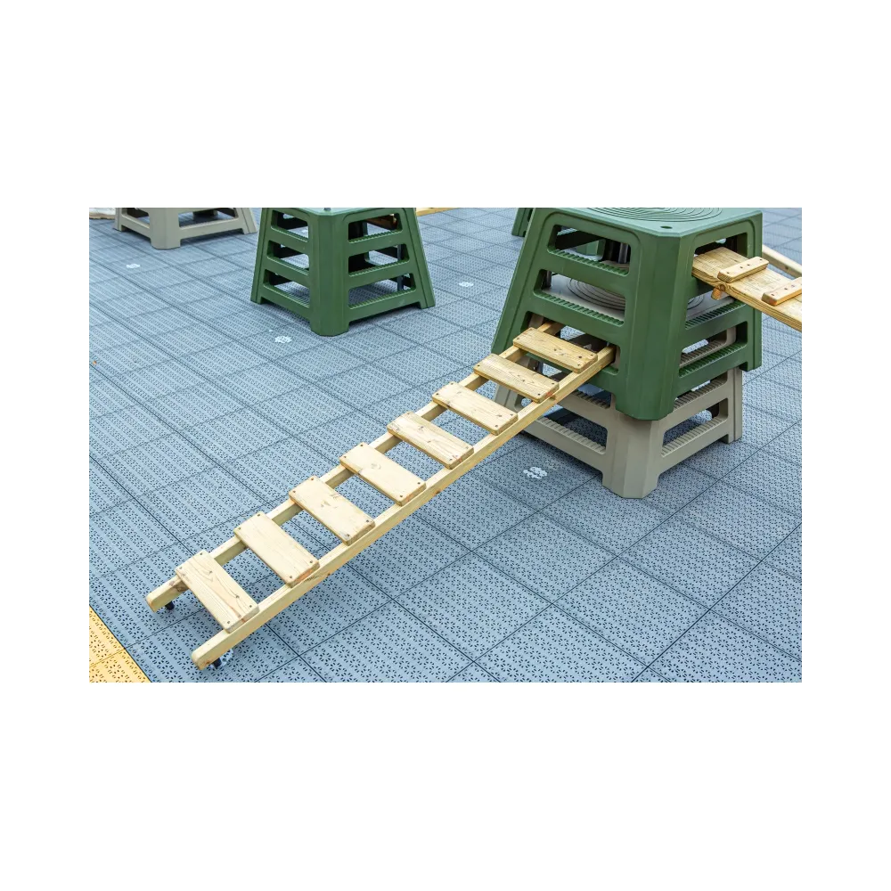 Motoryczny tor przeszkód Classic World EDU na placu zabaw