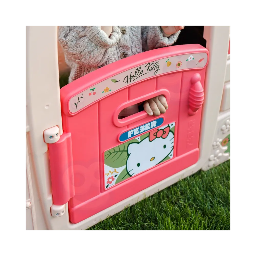 Bezpieczna konstrukcja domku Hello Kitty zachęca do zabawy.